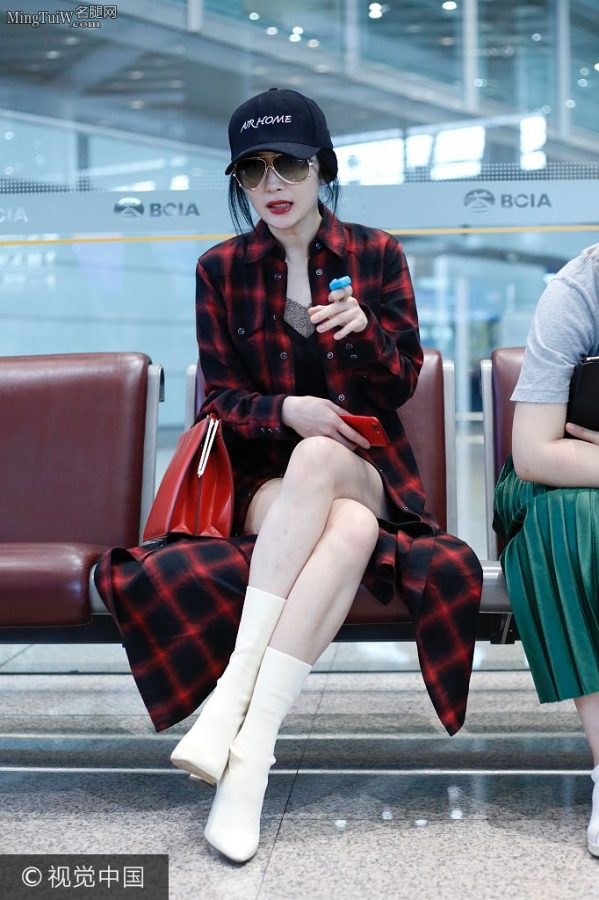 杨幂美腿装街拍整的太性感(28/36)