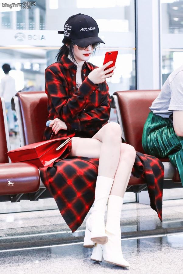 杨幂美腿装街拍整的太性感(29/36)