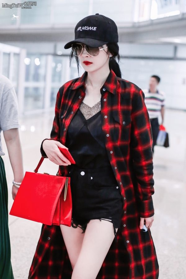 Yang Mi's beautiful legs are so sexy in the street photos(35/36)