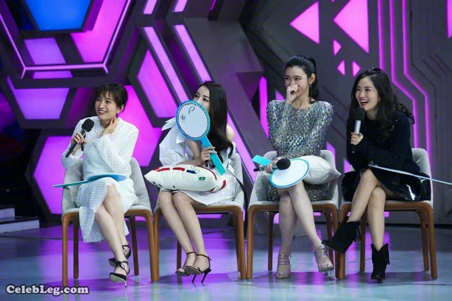 迪丽热巴快本大秀白腿(3/3)
