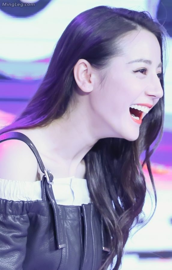 美女明星迪丽热巴凉高玉腿美脚丫我干了你们随意(16/17)