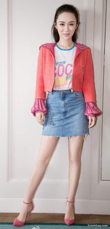 Huo Siyan's skirt is so short and her legs are so thin(6/10)