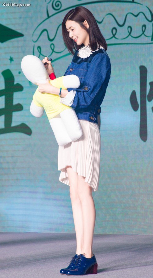 演员卢杉美腿细白直(1/3)