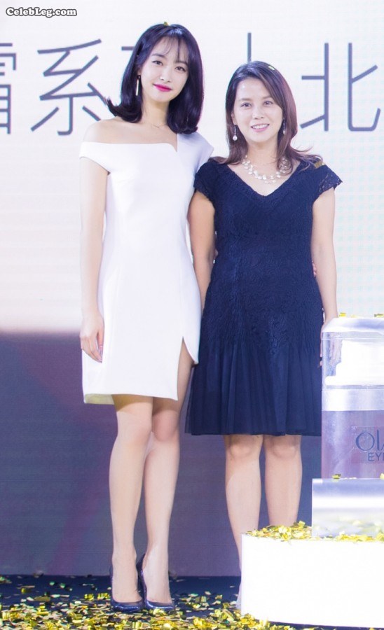 87年美女宋茜商业代言活动玉腿穿细高跟完美无暇(8/9)
