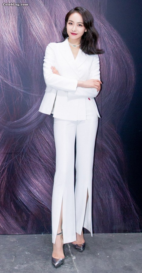 Domineering female president Song Qian doesn't count me as one of the male secretaries she recruits.(10/10)