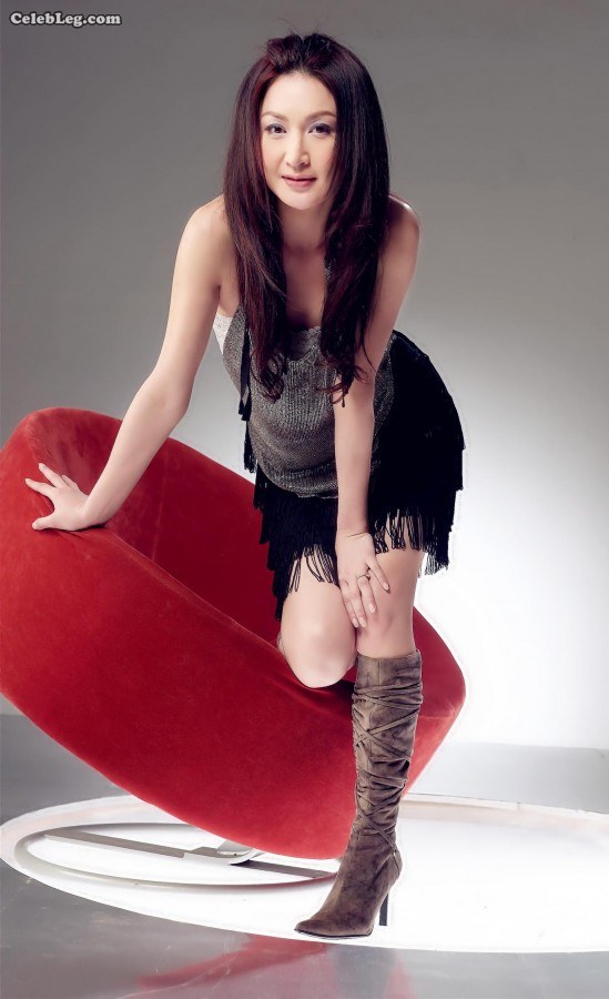 Wen Bixia's beautiful legs and high heels photo album has a sense of age(2/9)