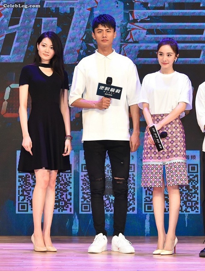 杨幂的高跟脚好美不管臭不臭了(10/81)