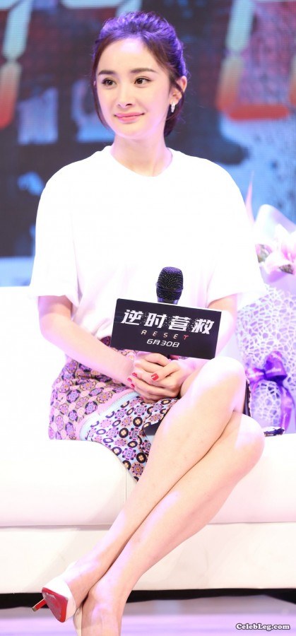 杨幂的高跟脚好美不管臭不臭了(37/81)