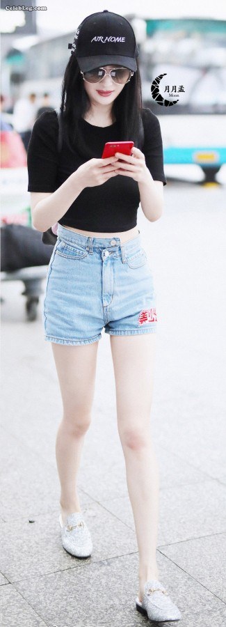 街拍美少女杨幂好白的腿(1/4)