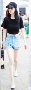 yangmi_jiepaibaitui (3)