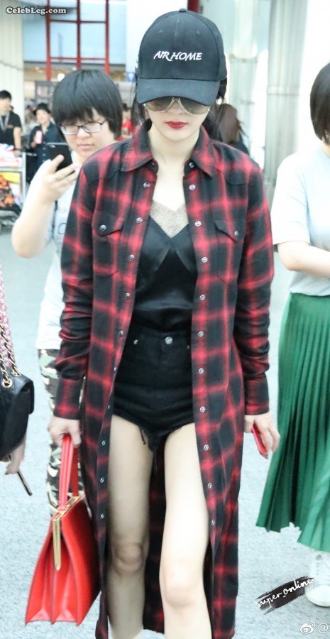 杨幂美腿装街拍整的太性感(14/36)