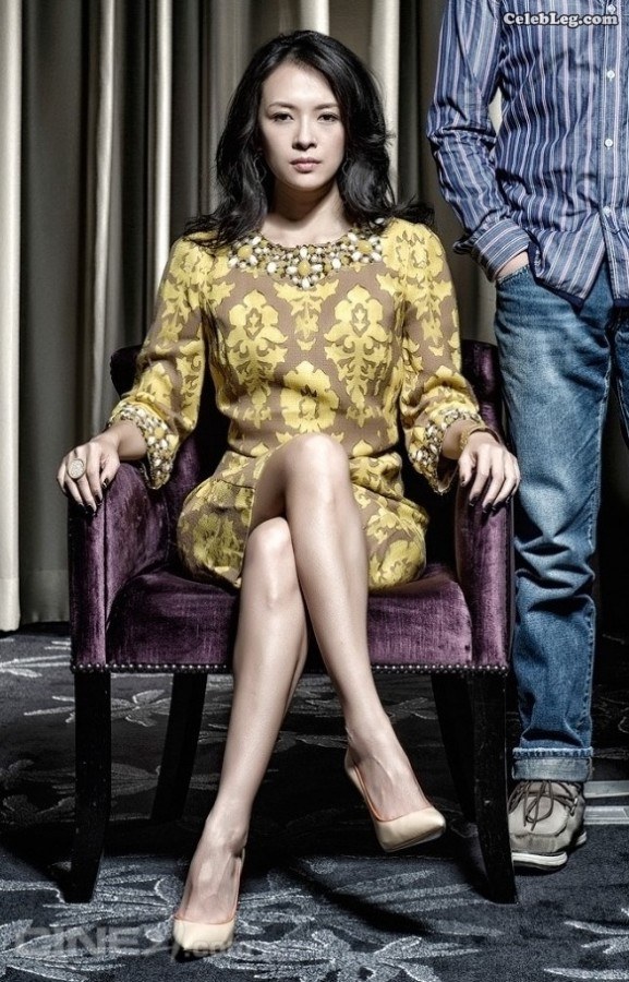 Zhang Ziyi, the queen of beautiful legs and temperament, crosses her legs(1/1)