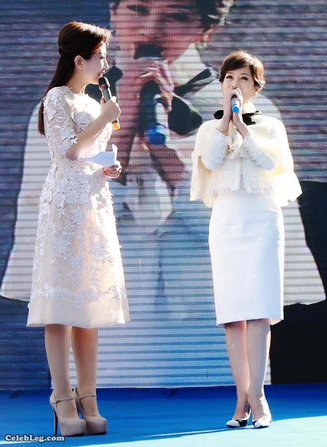 Zhao Yazhi and Shijiazhuang host Zhang Jie fight with high heels on stage(8/12)