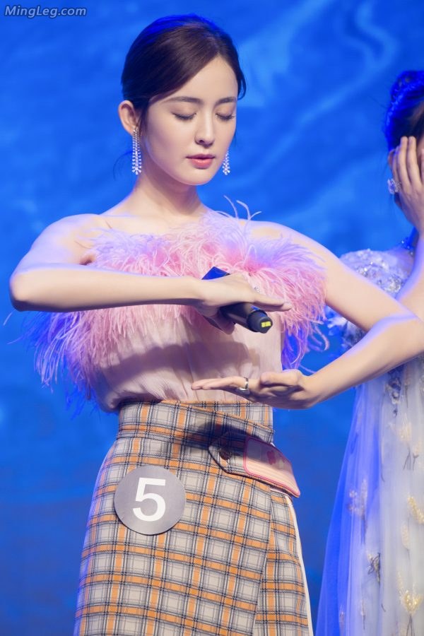 古力娜扎这腿怎么样这腿真是美(19/20)
