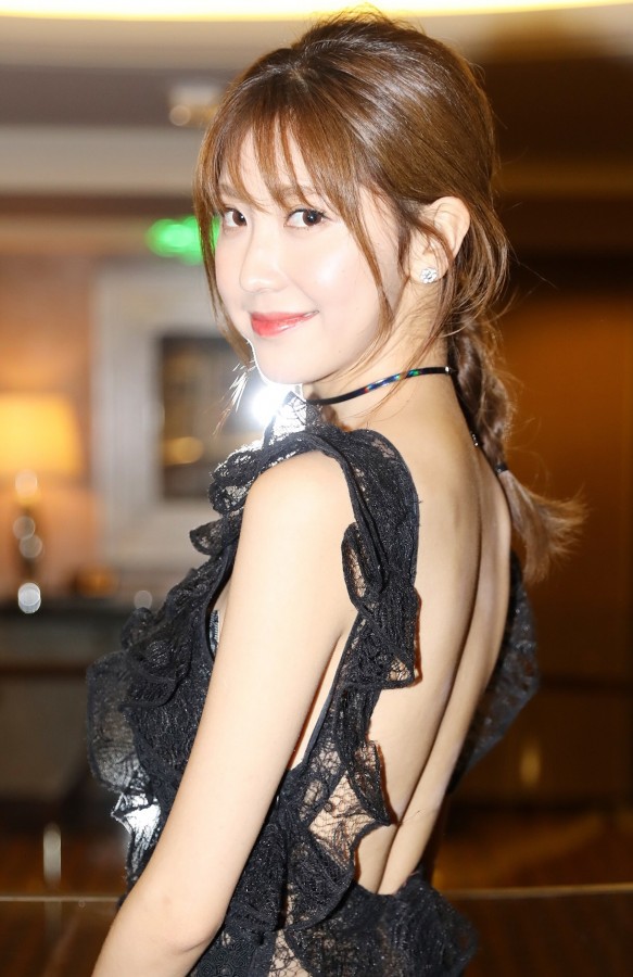 95后嫩妹子李梦颖的高跟玉腿(4/5)