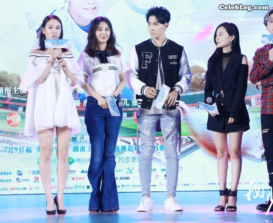 娇小女人李小璐细高跟玉腿(17/17)