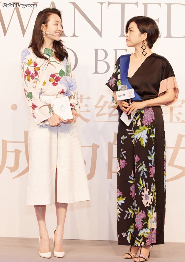 王鸥穿性感乳白色细高跟鞋(2/7)