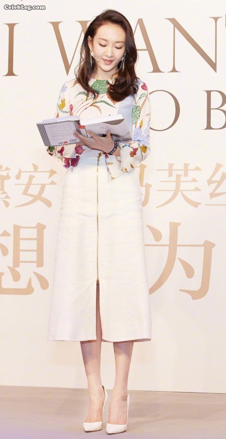 王鸥穿性感乳白色细高跟鞋(3/7)
