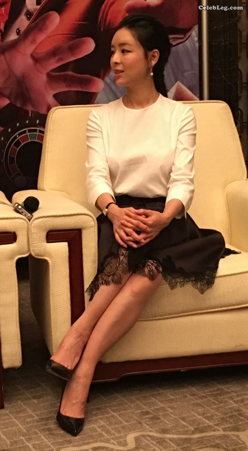 张静初细高跟里玉足的青筋性感(3/15)