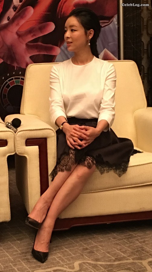 张静初细高跟里玉足的青筋性感(4/15)
