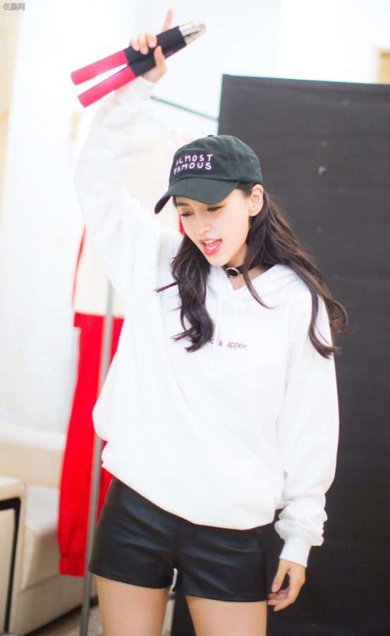 Angelababy shorts and beautiful legs can also be used at home(11/12)