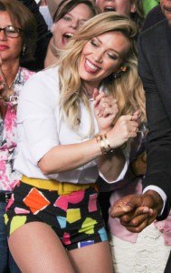 Hilary Duff肉丝网袜这腿你扛得起来吗