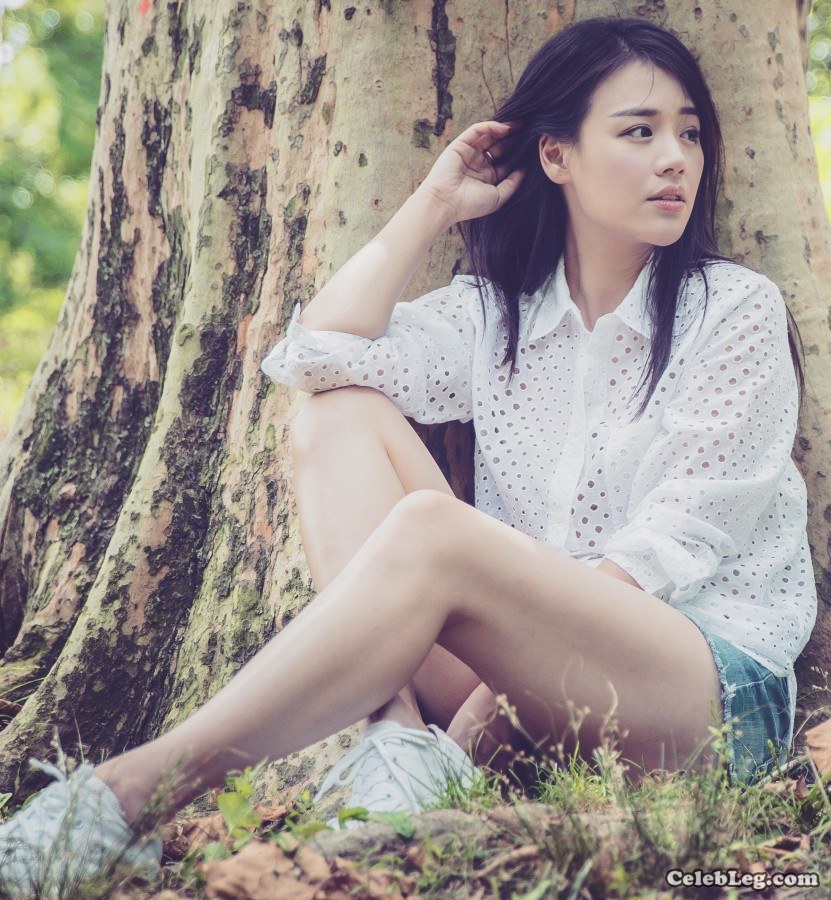 美女明星马思纯野外露腿第二波(4/4)