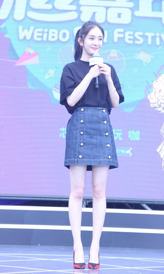 小姐姐杨幂的高跟玉腿真是人间小极品(12/12)