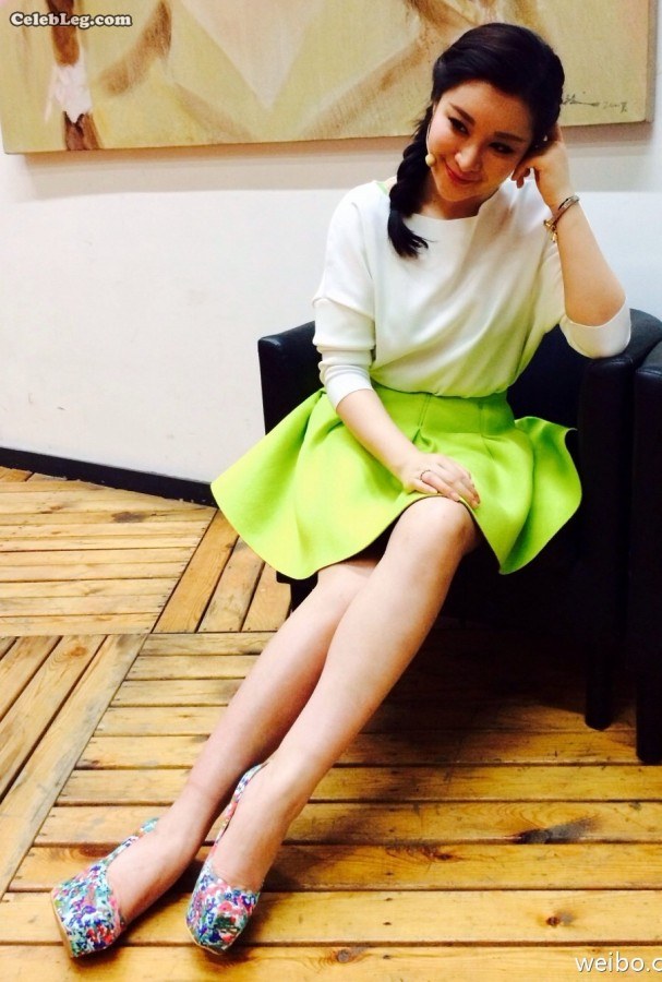 Anhui host Fang Ling is so fancy and has high heels.(1/3)