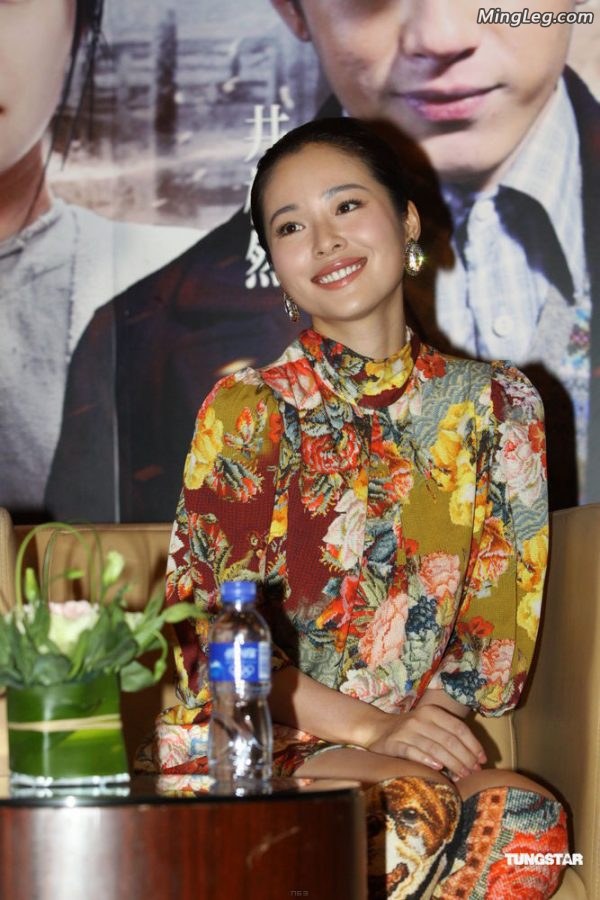 The photographer's tricky angle still captured Jiang Yiyan's insides(5/6)