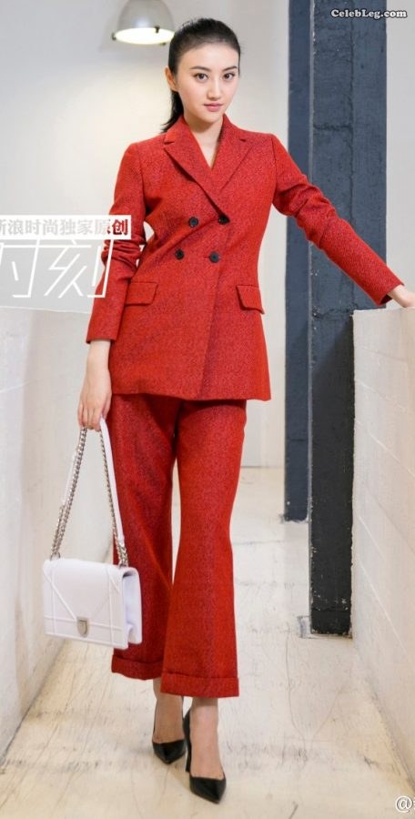 景甜西装高跟脚就知道有人要舔(1/3)