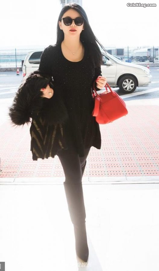 富婆李湘高跟靴子真想和她做一次(1/7)