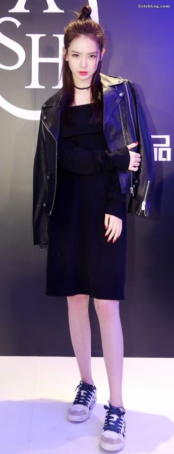 戚薇以后请多穿高跟鞋这样才能吸引男粉丝谢谢(4/4)