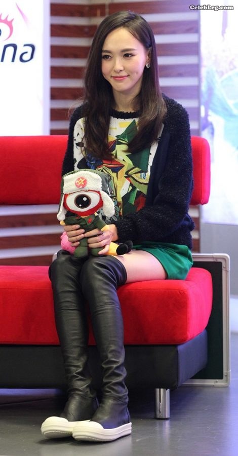 预告一下今晚继续更唐嫣的美腿(2/9)