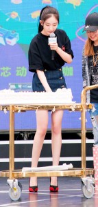 yangmi_gaogentuishuang (8)