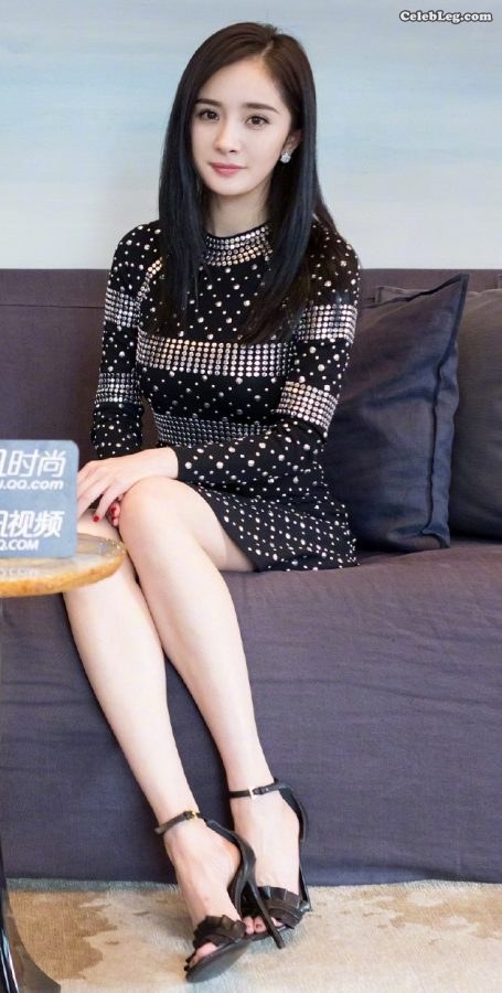 现场拍摄杨幂的白足玉腿(1/6)