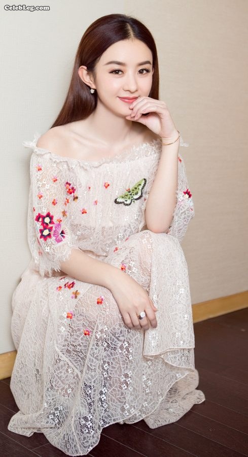赵丽颖穿高跟鞋宣传电影好美的脚背(3/8)