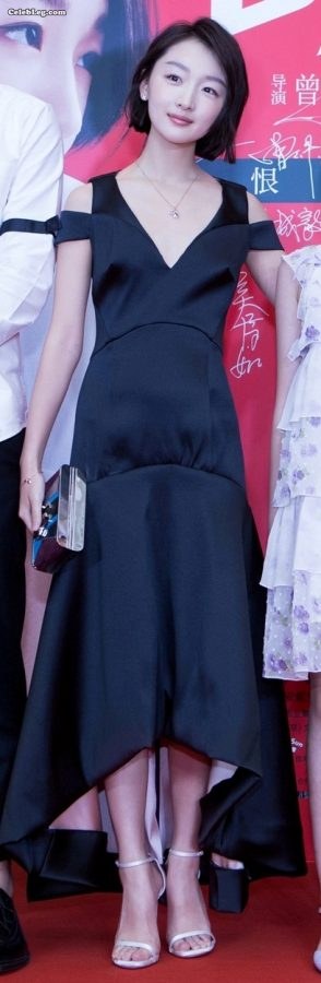周冬雨和马思纯哪双脚比较好(5/10)