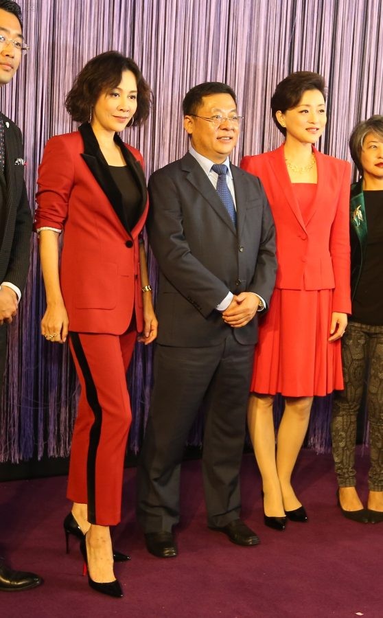 刘嘉玲性感细高跟鞋发上来不时要用，杨澜的肉丝也来助兴(47/58)