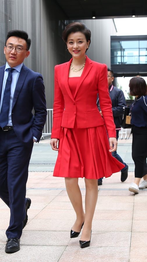 刘嘉玲性感细高跟鞋发上来不时要用，杨澜的肉丝也来助兴(28/58)
