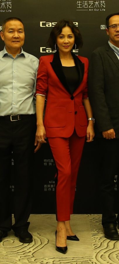 刘嘉玲性感细高跟鞋发上来不时要用，杨澜的肉丝也来助兴(57/58)