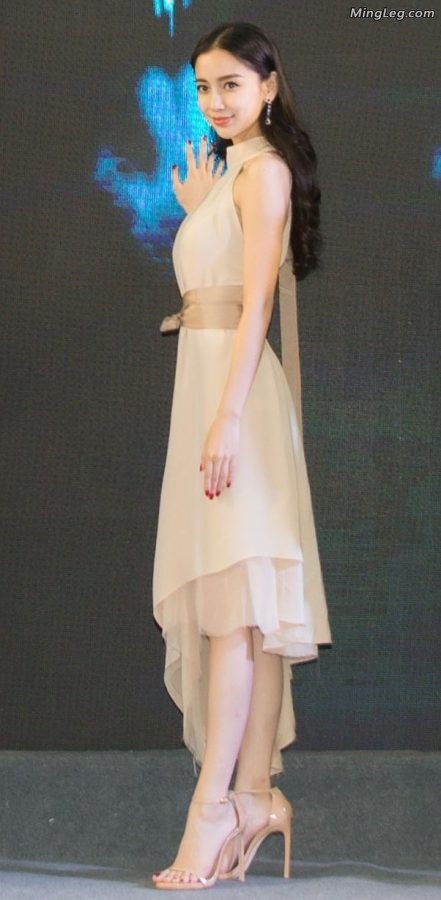 Angelababy天使宝贝的性感高跟小白脚(6/10)
