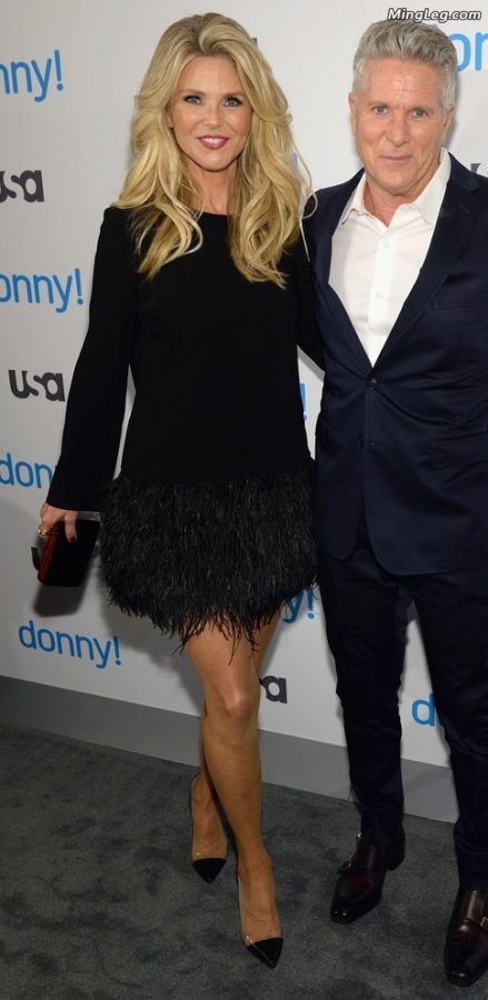 American mature model Christie Brinkley in pantyhose and high heels(5/7)