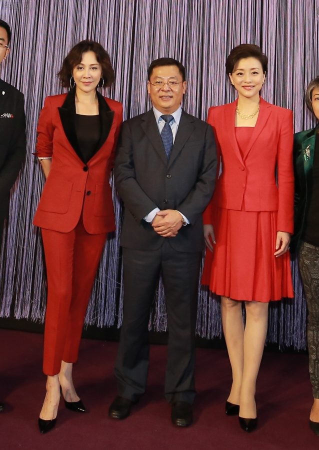 刘嘉玲性感细高跟鞋发上来不时要用，杨澜的肉丝也来助兴(49/58)