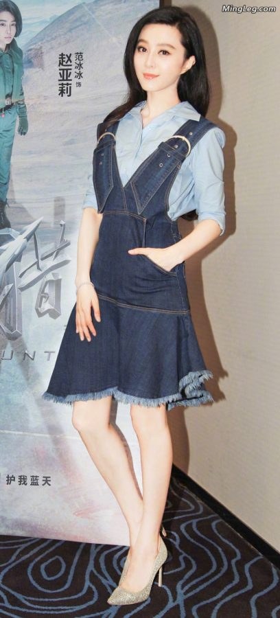 范冰冰牛仔裙高跟美腿(1/2)