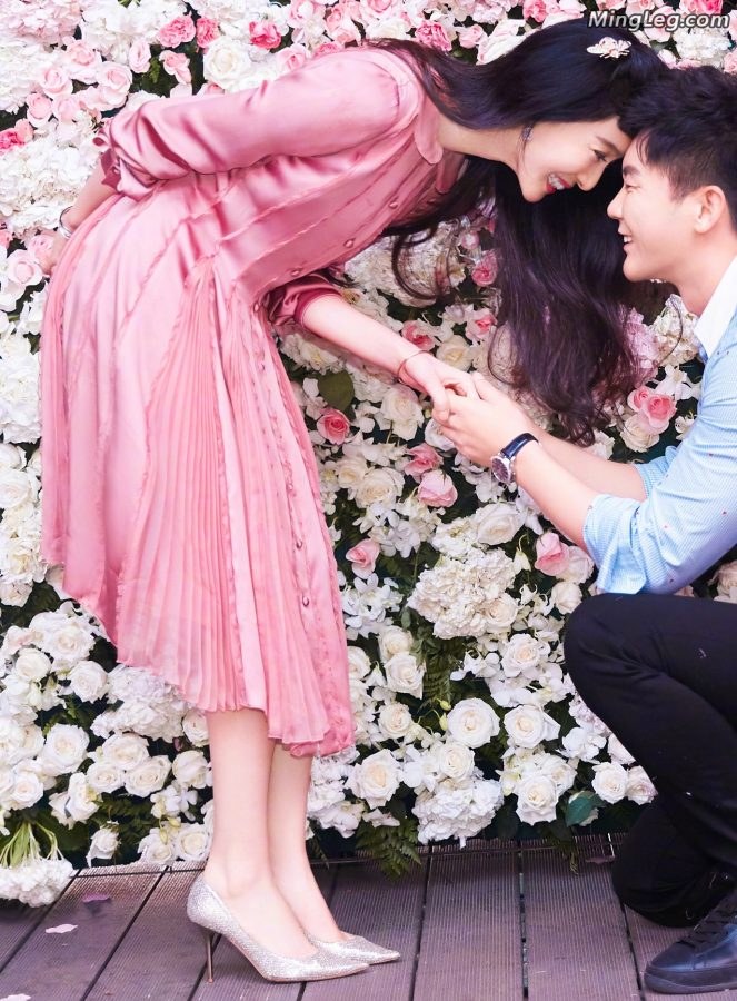 Li Chen proposed to Fan Ye and Fan Bingbing, a pink girl with beautiful legs and high heels(3/4)
