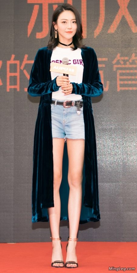 四川90年美女演员黄梦莹美腿又长又直可玩(4/5)