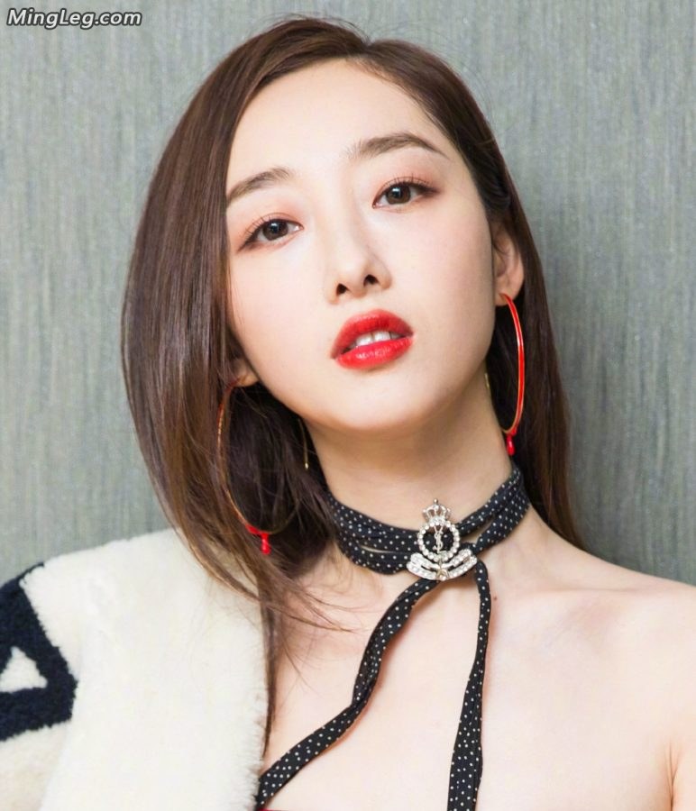 新版林黛玉蒋梦婕这腿这脚极品啊(2/2)