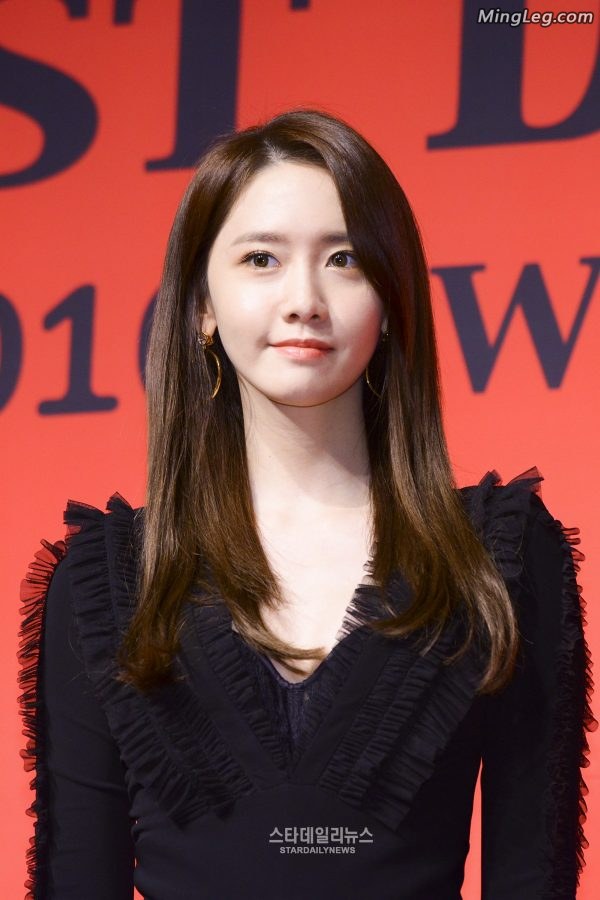 韩女星林允儿活动亮相黑色丝袜细高跟衬托的美腿修长(9/45)