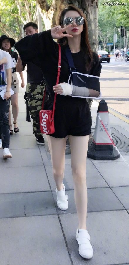 大街上看到戚薇的美腿是一件很幸运的事情(2/2)